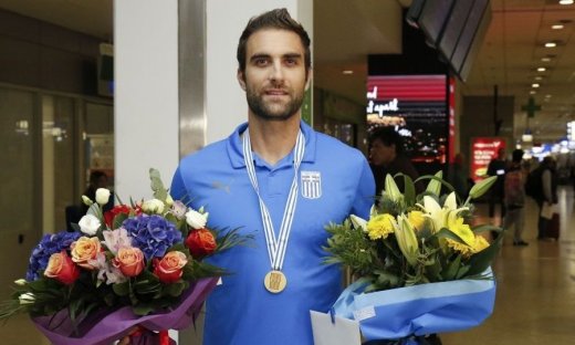 Επέστρεψε στην Ελλάδα ο Ντούσκος με χρυσό και ασημένιο μετάλλιο
