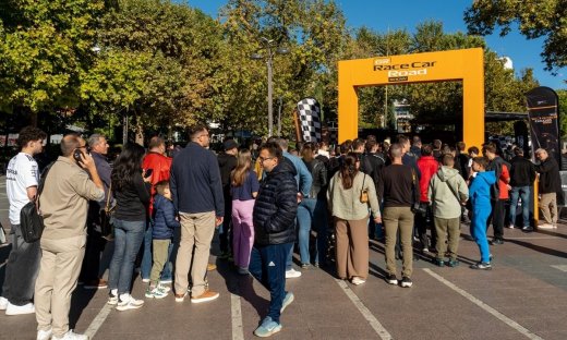 Πανηγυρίζουν οι φίλοι της McLaren F1 Team σε όλο τον πλανήτη