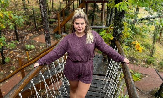 Μπάρκα: Με εκδρομικό look ιδανικό για αποδράσεις του φθινοπώρου - Μαγικές εικόνες από το δεντρόσπιτο