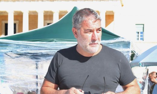 Το μήνυμα που έδειξε ο Μπισμπίκης στους δημοσιογράφους-Ποιος τελικά τον κάλεσε να πάει στον Ρούτσι;