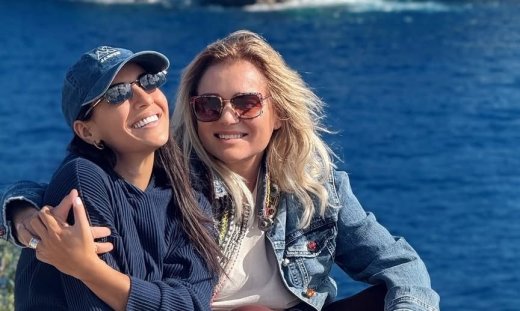 Ευγενία Σαμαρά & Μαρία Καβογιάννη: Φθινοπωρινή απόδραση στους Παξούς με θέα το απέραντο γαλάζιο