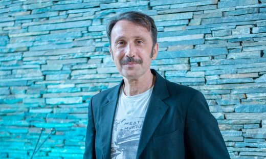 Ρένος Χαραλαμπίδης: «Δηλητηριάστηκα από ζαμπονοτυρόπιτα, κάηκαν οι φωνητικές μου χορδές»