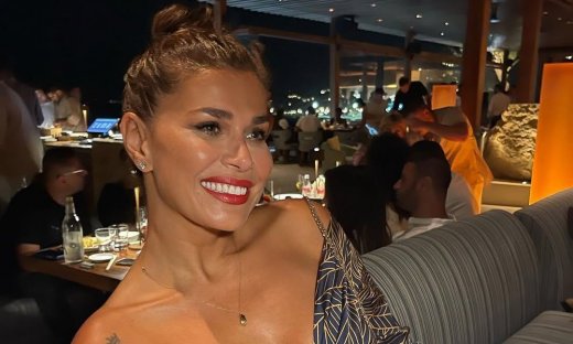 Γέννησε η Νεσχάν Μουλαζίμ - Η πρώτη φωτογραφία από το μαιευτήριο και το φύλο του μωρού!