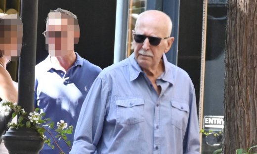 Αν αναρωτιέστε τι κάνει ο Παπαδάκης εκτός του «Καλημέρα Ελλάδα»... Καρέ καρέ η βόλτα στο Κολωνάκι