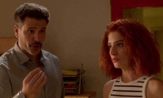 Hotel EΛVIRA: Ένα πρόσωπο που κανείς δεν περιμένει εμφανίζεται για συνέντευξη & φέρνει τα πάνω κάτω