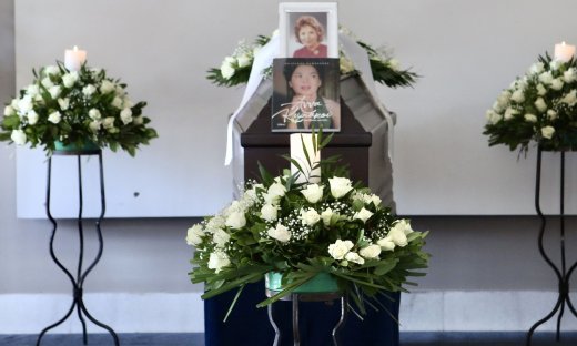 Κηδεία Άννας Κυριακού: Το τελευταίο αντίο στην «θεία Μπεμπέκα» από τις Τρεις Χάριτες