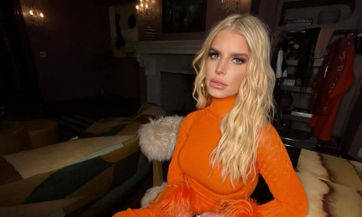 Τζέσικα Σίμπσον: «Παλιά ντυνόμουν για τους άντρες, τώρα μόνο η δική μου γνώμη μετράει»