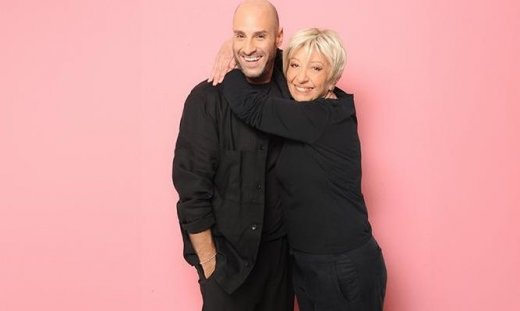 Αλέκα Κανελλίδου - Γιάννης Γιαννουσάκης: Mητέρα και γιος κάνουν ντουέτο το θρυλικό «Ροζ»