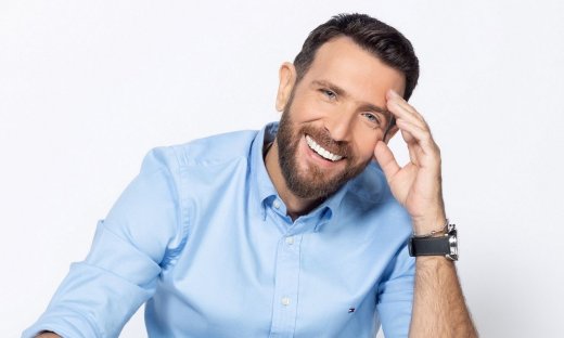 Ώρα για ψυχαγωγία: Η ανακοίνωση για την πρεμιέρα του Θανάση Πάτρα