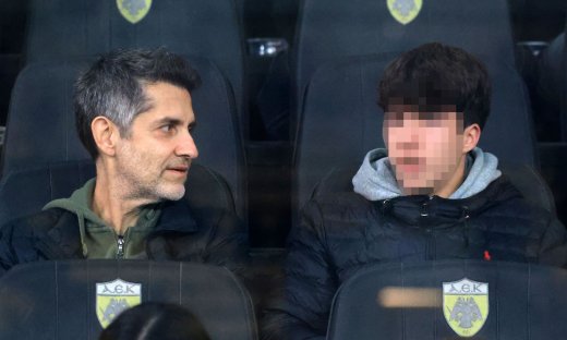 Φοίβος: Σπάνια εμφάνιση με τον γιο του στο γήπεδο