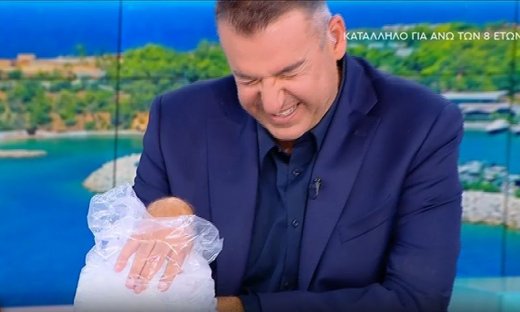 Απίστευτο σκηνικό στο Πρωινό! Ο Λιάγκας έπαιξε μπρα ντε φερ & βρέθηκε με το χέρι στον πάγο