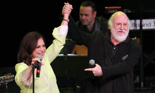 Συγκινεί η Χάρις Αλεξίου αποχαιρετώντας τον Σαββόπουλο: «Σε κρατώ σαν φάρο στα σκοτάδια μου»