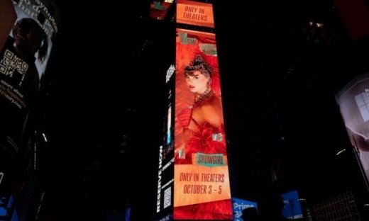 Θαυμαστές της Τέιλορ Σουίφτ συρρέουν σε Μουσείο στη Γερμανία για να δουν πορτρέτο της Οφηλίας