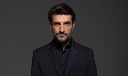 Νίκος Κουρής: «Για χρόνια έλεγα ψέματα στον εαυτό μου - Η παιδική ηλικία είναι ανίατη»