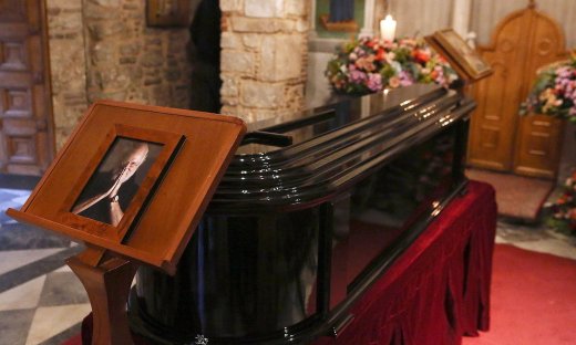 Διονύσης Σαββόπουλος: Συντετριμμένη η οικογένειά του στη Μητρόπολη