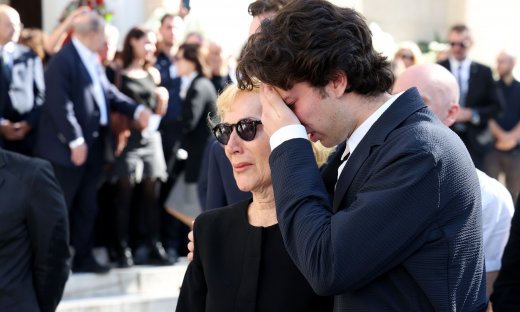 Το τελευταίο ταξίδι του Διονύση Σαββόπουλου - Έφτασε η σορός του στο  Α’ Νεκροταφείο Αθηνών