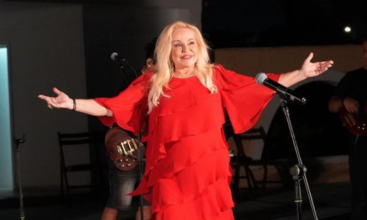 Μπέσσυ Αργυράκη: Η αλλαγή στην εικόνα της και η αποκάλυψη για την Εβελίνα: «Έχει χάσει 10 κιλά»