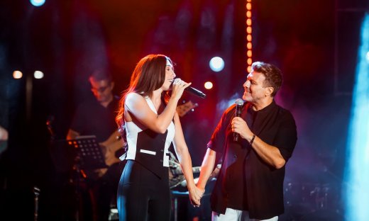 Γιάννης Πλούταρχος και Κατερίνα σε μια υπέροχη συνύπαρξη στη Θεσσαλονίκη - Μάγεψαν το κοινό