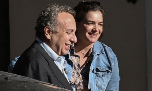 Χρήστος Χωμενίδης - Γωγώ Μπρέμπου: Μαζί σε μια σπάνια, τρυφερή βόλτα στο κέντρο της Αθήνας!