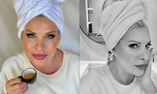 Ελένη Μενεγάκη: Με την πετσέτα στο κεφάλι, απολαμβάνει τον καφέ της στο σπίτι της στην Κηφισιά