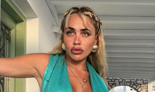 Τέλος το ξανθό χρώμα στα μαλλιά για την Κόνι Μεταξά – Η μεγάλη αλλαγή στην εμφάνισή της