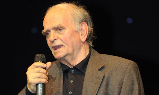 Ο Λευτέρης Παπαδόπουλος γίνεται 90 χρονών - Από τη φτωχογειτονιά της Αθήνας στο πάνθεον της μουσικής