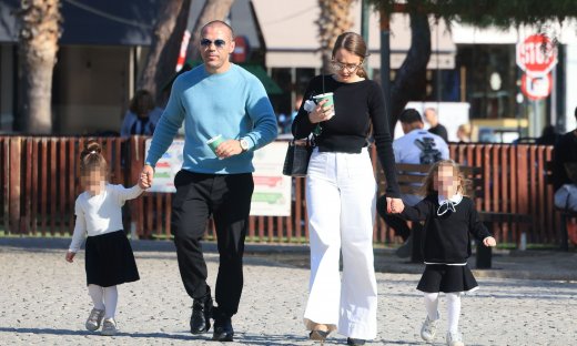 Ζαμπίδης – Ντάσιου: Βόλτα με τις κόρες τους – H stylish εμφάνισή τους