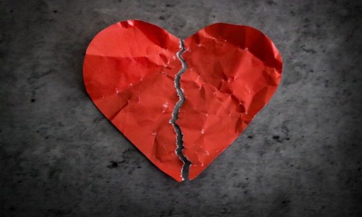 Γνωστή Ελληνίδα τραγουδίστρια χώρισε λίγο πριν τον γάμο