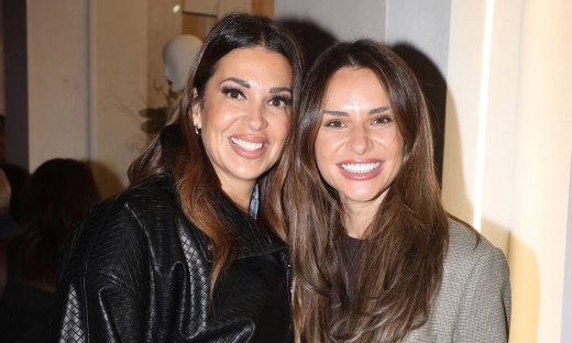 Total black ή minimal grey; Η Ελένη Χατζίδου & η Ελένη Τσολάκη παραδίδουν μαθήματα street style!