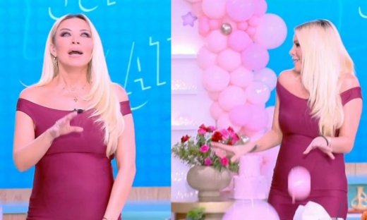 Καινούργιου: Η 1η εμφάνιση στην εκπομπή, το ροζ φόρεμα, η κοιλίτσα και τα μπαλόνια-Περιμένει κορίτσι