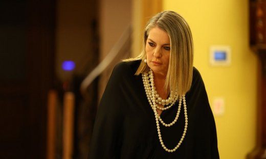 Να μ' αγαπάς:  Η Σοφία χάνει τον έλεγχο και απειλεί να σκοτώσει τον Λευτέρη, αν...