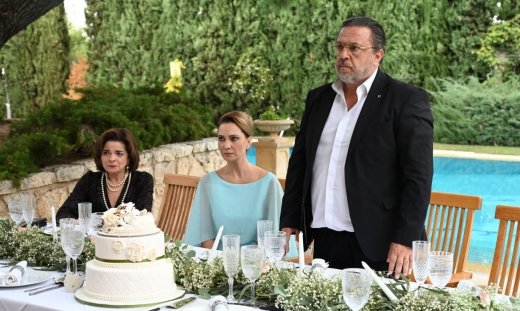 Να μ’ αγαπάς: Ο Θεόφιλος πετά έξω από το σπίτι τη Ζωή