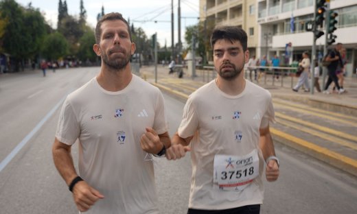 Ο Μαραθώνιος δεν είναι αγώνας, είναι συναίσθημα – Δείτε την ιστορία του Μάριου Σαρέλλα που εμπνέει