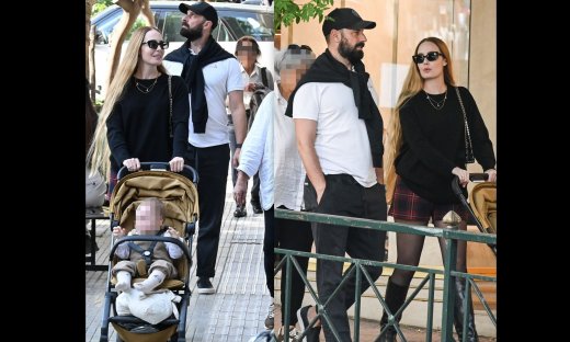 Καλλιμούκου – Παραδείσης: Βόλτα στο Κολωνάκι με τον γιο τους