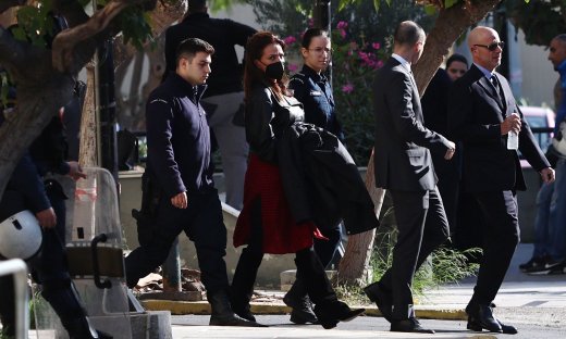 Στον Εισαγγελέα με χειροπέδες η Δήμητρα Ματσούκα! Καρέ - καρέ η άφιξή της στην Ευελπίδων