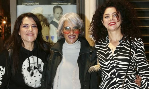 Λαμπερή πρεμιέρα για την παράσταση «Καραμέλες Ούζου»