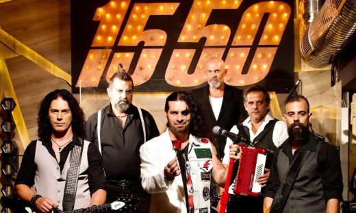 Νύχτες φασαίων με τους 1550 και τον ανατρεπτικό Μηνά Τσίγκο