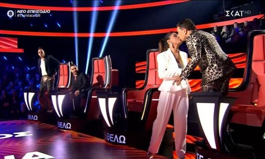 The Voice: Το φιλί Παπαρίζου-Μαζωνάκη στο στόμα και η επική ατάκα του Μάστορα – «Θέλανε να...»