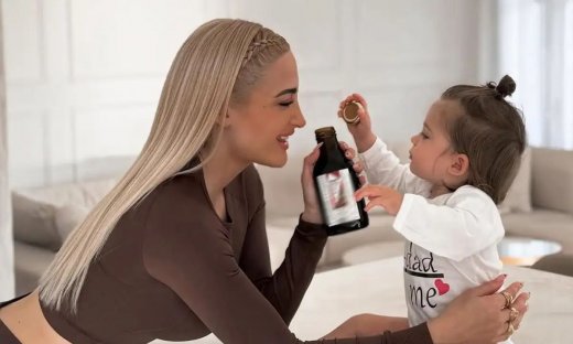 Ιωάννα Τούνη: Μπήκε στην κουζίνα & έφτιαξε για πρώτη φορά μελομακάρονα με τον γιο της, Πάρη