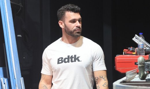 Στάθης Σχίζας: Εικόνες από το νέο του μαγαζί – Επιβλέπει τις εργασίες