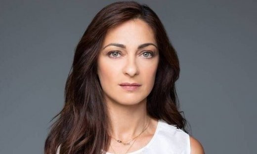 Έμιλυ Κολιανδρή: «Θα μπορούσα να μην συμπαθώ τα παιδιά μου, αλλά είναι ωραίοι “τύποι”»