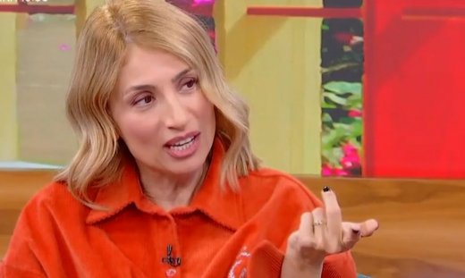 Η ερώτηση της Ηλιάκη στην καλεσμένη της που την έκανε να γελάσει: «Πώς είναι να είσαι τόσο όμορφη;»