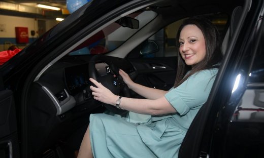 Αυτή είναι η τυχερή που κέρδισε το αυτοκίνητο στον διαγωνισμό για τα 5 χρόνια του live casino