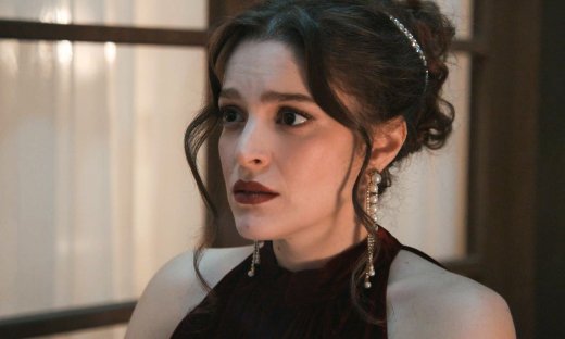 Καλλιόπη Χάσκα: Με μαύρο μάξι φόρεμα «έκλεψε» τις εντυπώσεις – Το απόλυτο Christmas dress