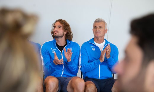 Εξελίξεις-Ο πατέρας του Τσιτσιπά υποστήριξε ότι εκείνος οδηγούσε με 213 χλμ. την Lotus του γιου του