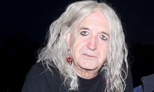 Δημήτρης Καρβέλας: Η σπάνια δημόσια εμφάνιση του αδερφού του Νίκου & το viral βίντεο στο Tiktok!