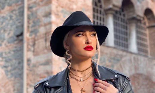 Ιωάννα Τούνη: Επέστρεψε στην Αθήνα για τον γιο της, Πάρη λίγες ημέρες μετά το δικαστήριο