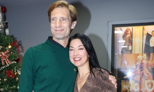 Μάξιμος Μουμούρης: Το απρόοπτο ατύχημα στη θεατρική του πρεμιέρα - Λαχτάρησαν θεατές & συνάδελφοι