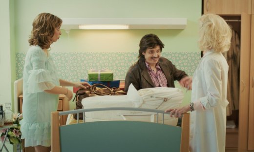 Τότε και τώρα: Το νέο επεισόδιο είναι στο... μαιευτήριο!