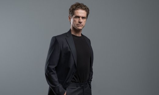 Δημήτρης Λάλος: Η αγάπη έρχεται πάντα να γιατρέψει τα τραύματά μας